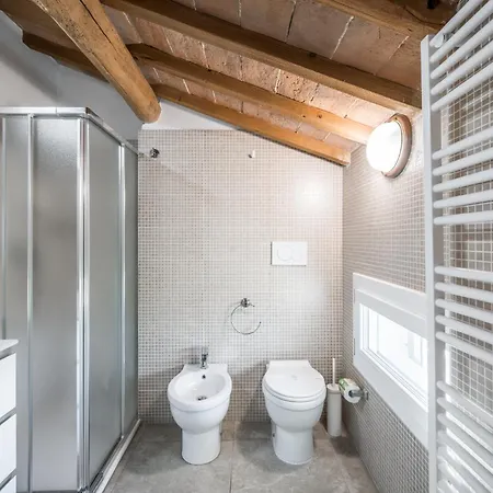 Bed & Breakfast La Casa Di Valeria - 4*